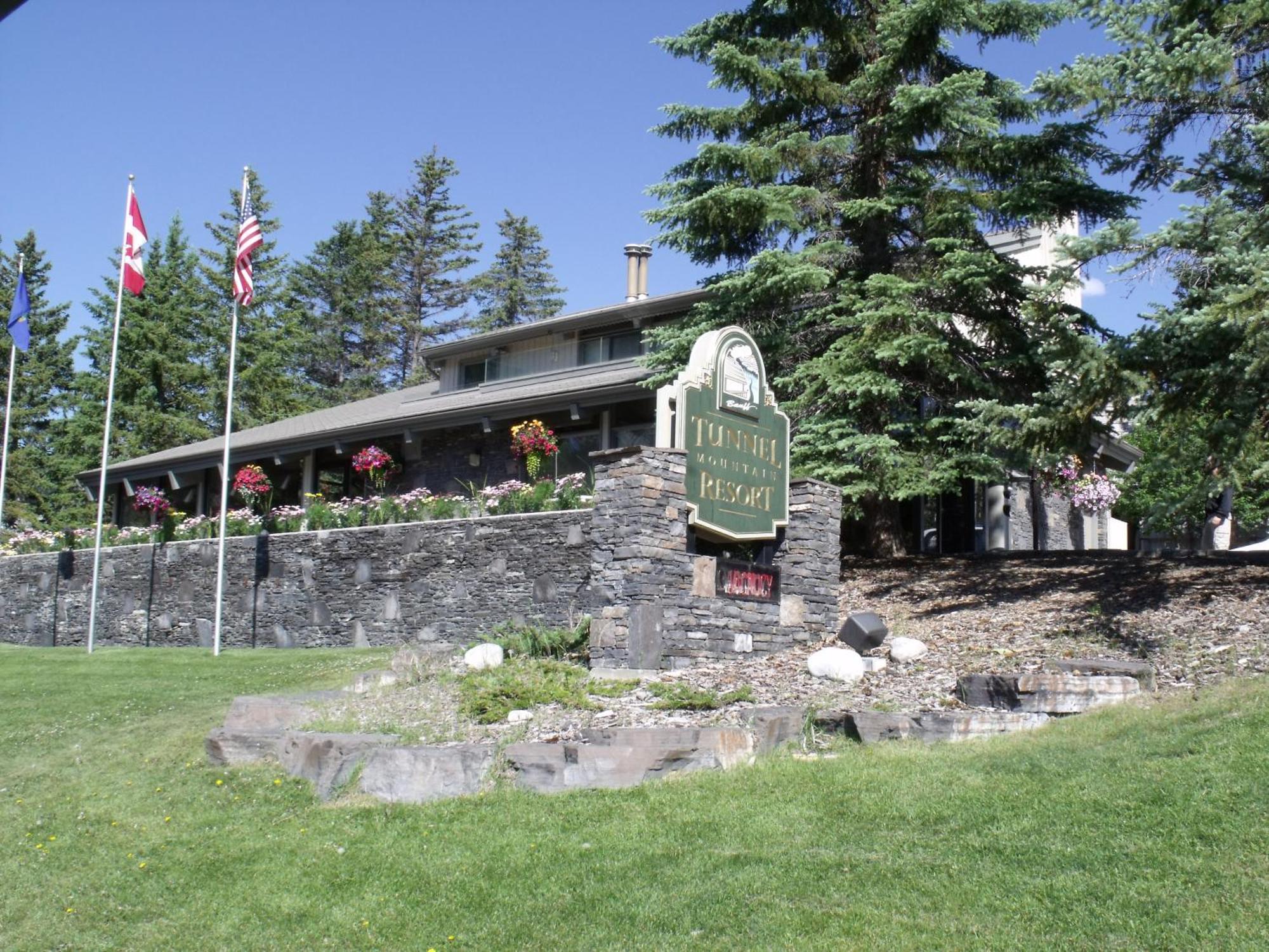 Tunnel Mountain Resort Banff Bagian luar foto